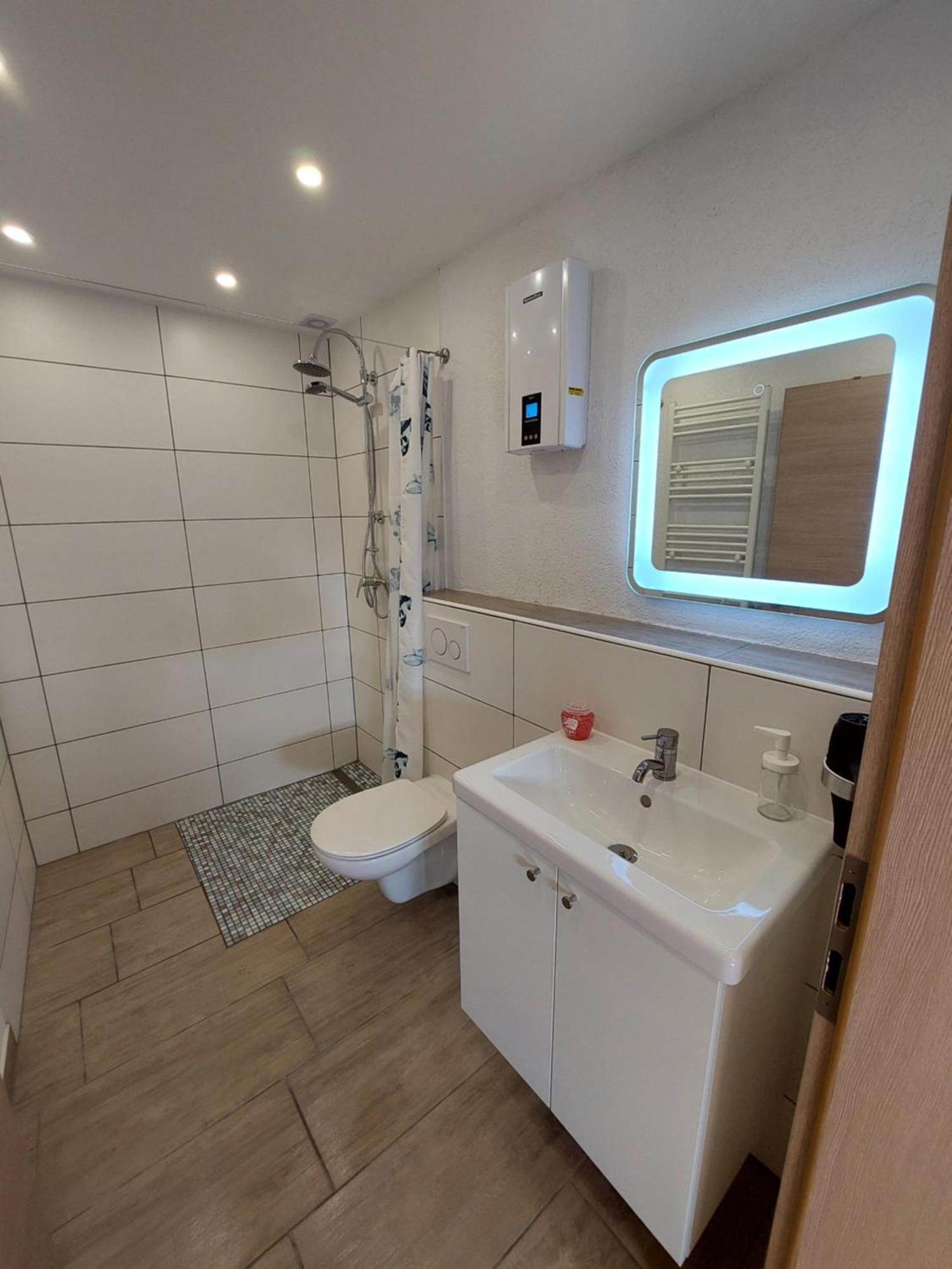 Ferienwohnungen! Kleine Bungalows Mit Terrasse! Stockhausen-Illfurth Ruang foto